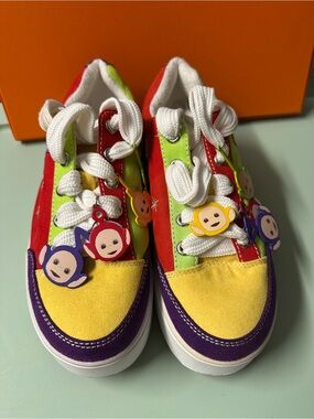 Teletybbies platform Multicolor Teletubbies-Inspired Lace-Up Sneakers new no box